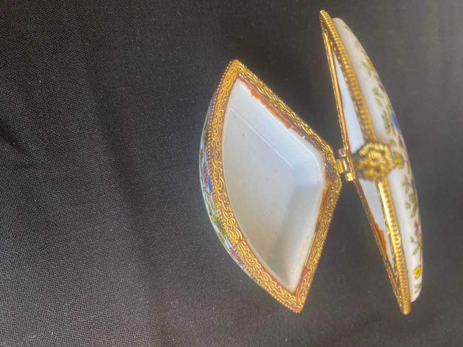 Çiçek Desenli Çok Renkli Pudra Kutusu - Görsel 2