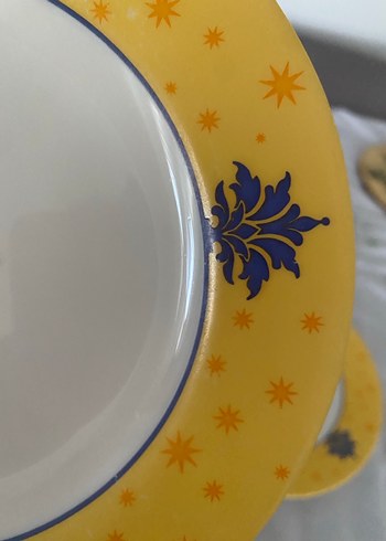 Sarı Kenarlı Dekoratif Yemek Tabakları - Görsel 3