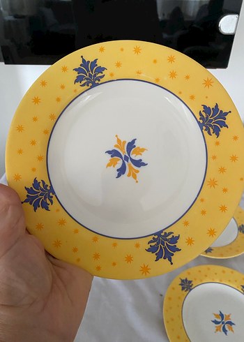 Sarı Kenarlı Dekoratif Yemek Tabakları - Görsel 2