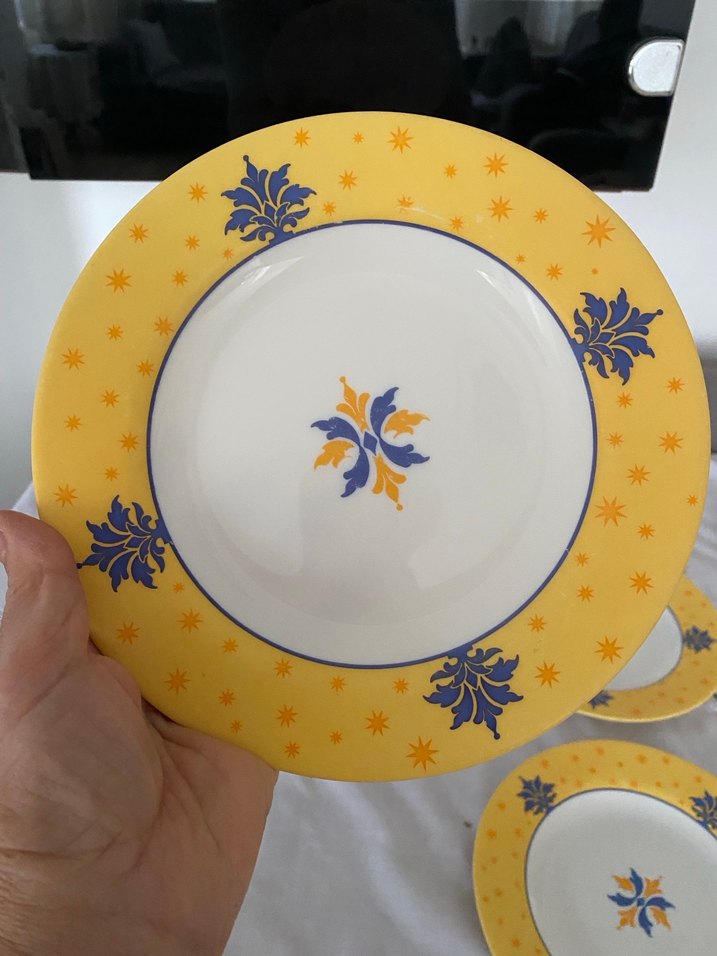 Sarı Kenarlı Dekoratif Yemek Tabakları - Görsel 2