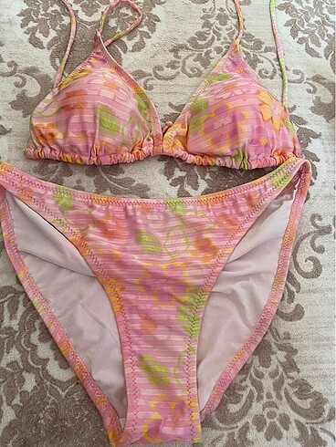 Penti Pembe bikini