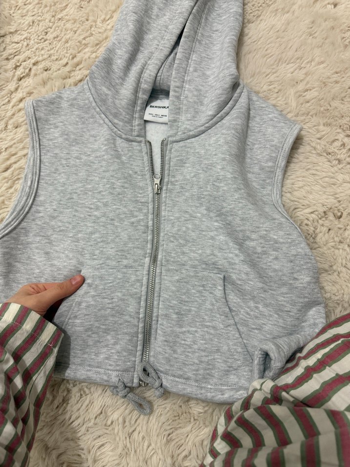 Kapüşonlu Fermuarlı Yelek bershka - Görsel 4