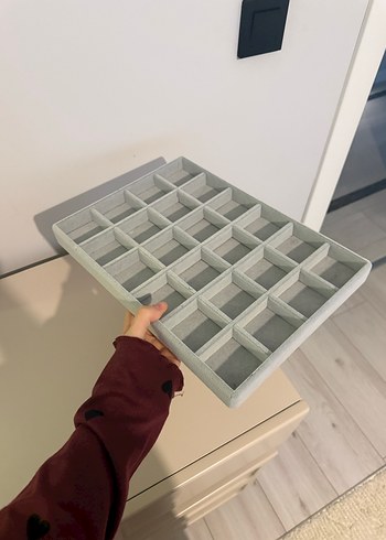 Gri Makyaj Düzenleyici Kutusu - Görsel 2