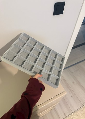 Gri Makyaj Düzenleyici Kutusu - Görsel 3