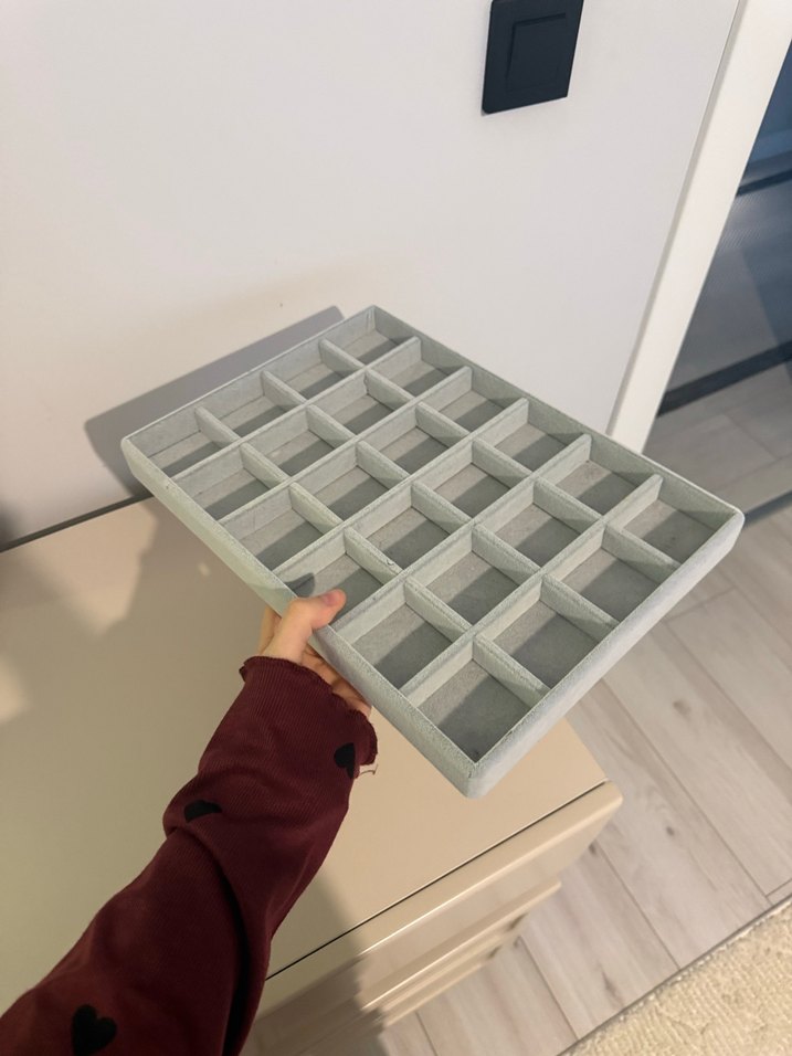 Gri Makyaj Düzenleyici Kutusu - Görsel 2