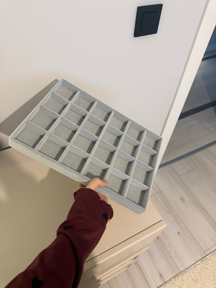 Gri Makyaj Düzenleyici Kutusu - Görsel 3