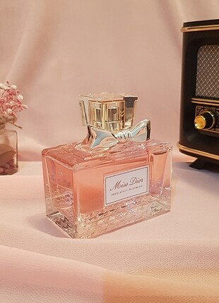 Beden CHRISTIAN DIOR MISS DIOR ABSOLUTELY BLOOMING 100 ML EDP