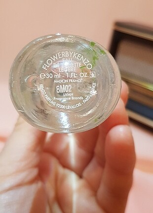 Beden KENZO BY KENZO FLOWER LEGERE 30 ML EDT