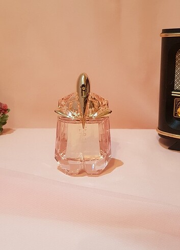 Beden THIERRY MUGLER ALIEN FLORA FUTURA 30 ML EDT