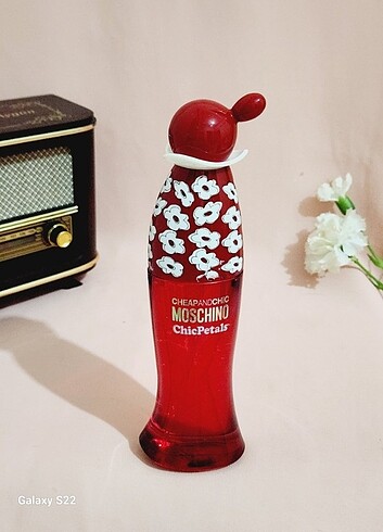 Moschino MOSCHINO CHEAP AND CHIC PETALS 100 ML EDT