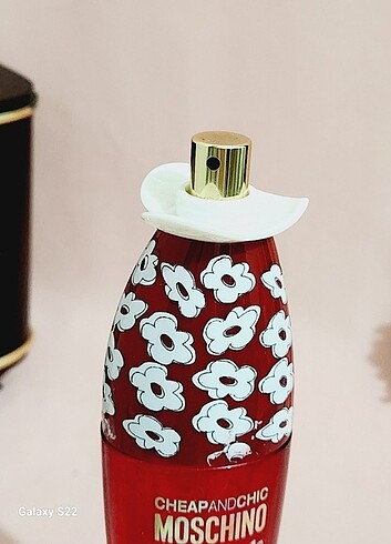 Beden MOSCHINO CHEAP AND CHIC PETALS 100 ML EDT