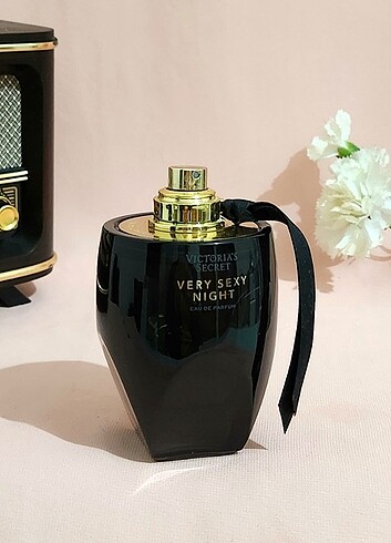 Beden VICTORIA'S SECRET NIGHT 100 ML EDP