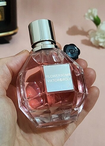 Beden VIKTOR &ROLF FLOWERBOMB 50 ML EDP
