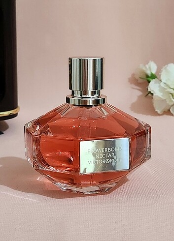 Beden VIKTOR &ROLF FLOWERBOMB NECTAR İNTENSE 90 ML EDP