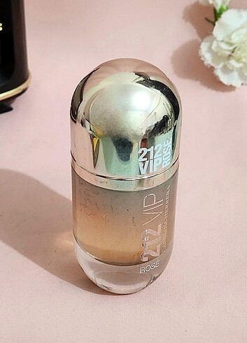  Beden CAROLINA HERRERA 212 VIP ROSE 50 ML EDP 