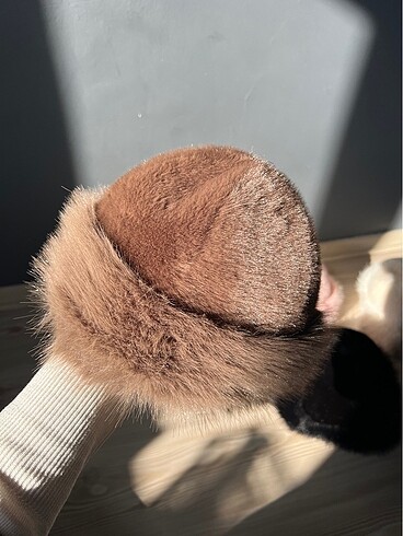 Kahverengi peluş şapka