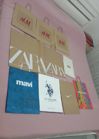Çeşitli Marka Kağıt Alışveriş Çantaları