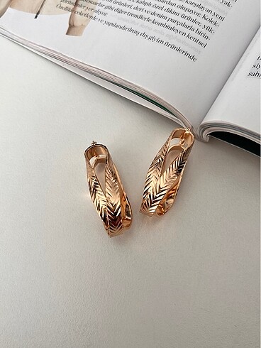 Zara Xuping 18K Desenli Küpe