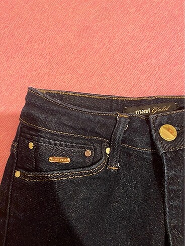 Mavi Jeans Serenay Sarıkaya koleksiyonudur