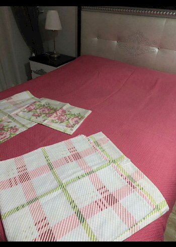 Pembe Baskılı Nevresim ve Çarşaf Takımı