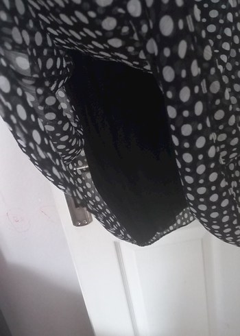 Siyah Puantiyeli Midi Kolsuz Elbise - Görsel 5