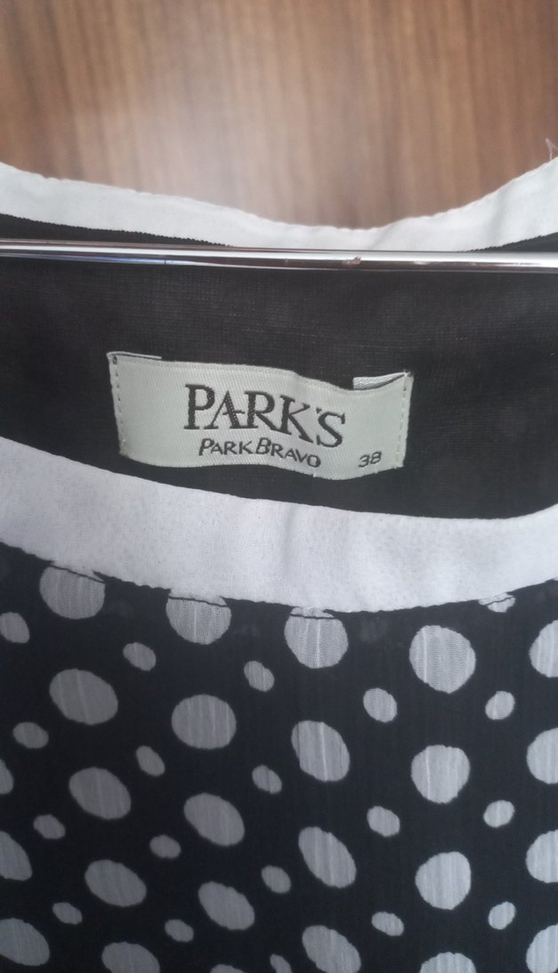 Siyah Puantiyeli Midi Kolsuz Elbise - Görsel 2