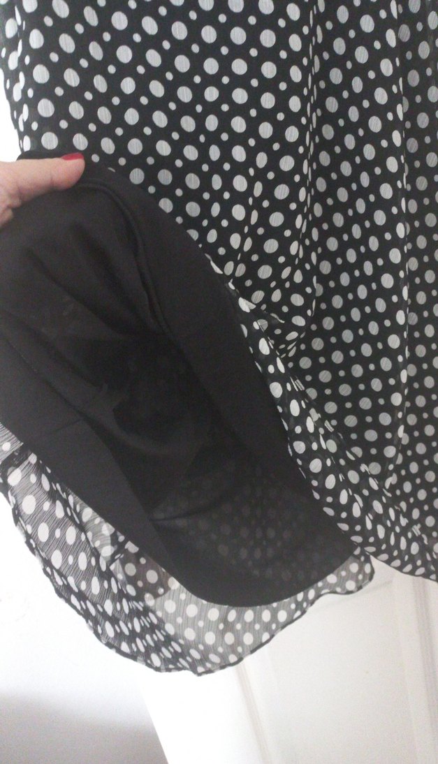 Siyah Puantiyeli Midi Kolsuz Elbise - Görsel 4