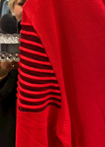 Kırmızı V Yaka Çizgili Triko Kazak S/M/L - Görsel 2