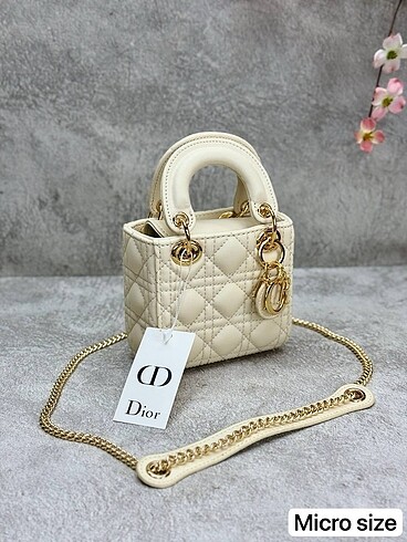 CHRISTIAN DIOR