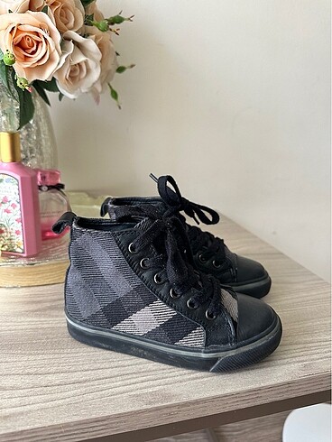 Burberry çöcuk ayakkabı