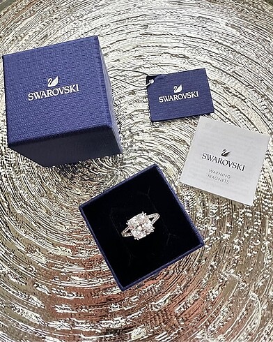 Swarovski yüzük