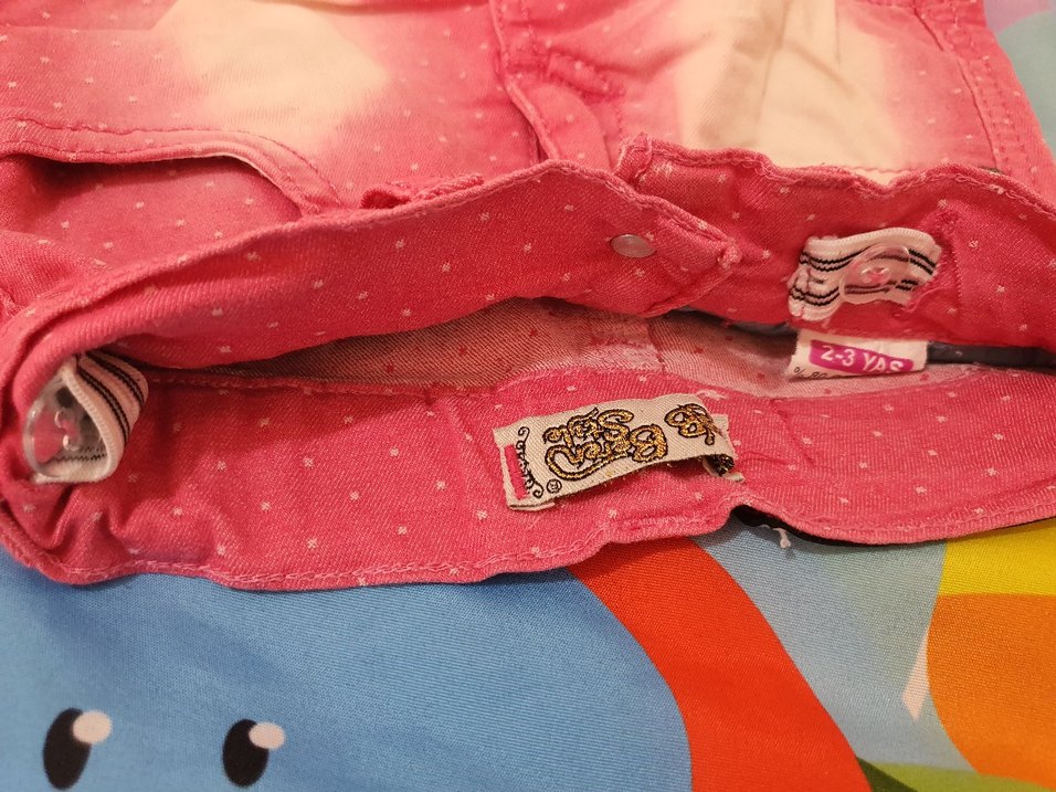 Kız Çocuk Pembe Düğmeli Batik Şort - Görsel 3