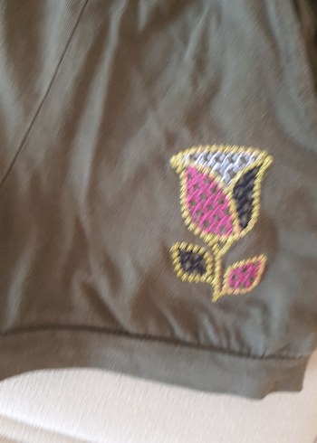 yeşil Nakışlı Bohem Kız Şortu - Görsel 2