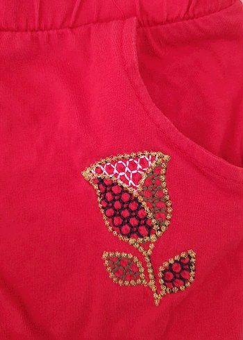 Kız Çocuk Kırmızı Nakışlı Payetli Şort - Görsel 2