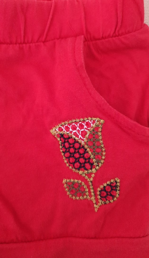 Kız Çocuk Kırmızı Nakışlı Payetli Şort - Görsel 2