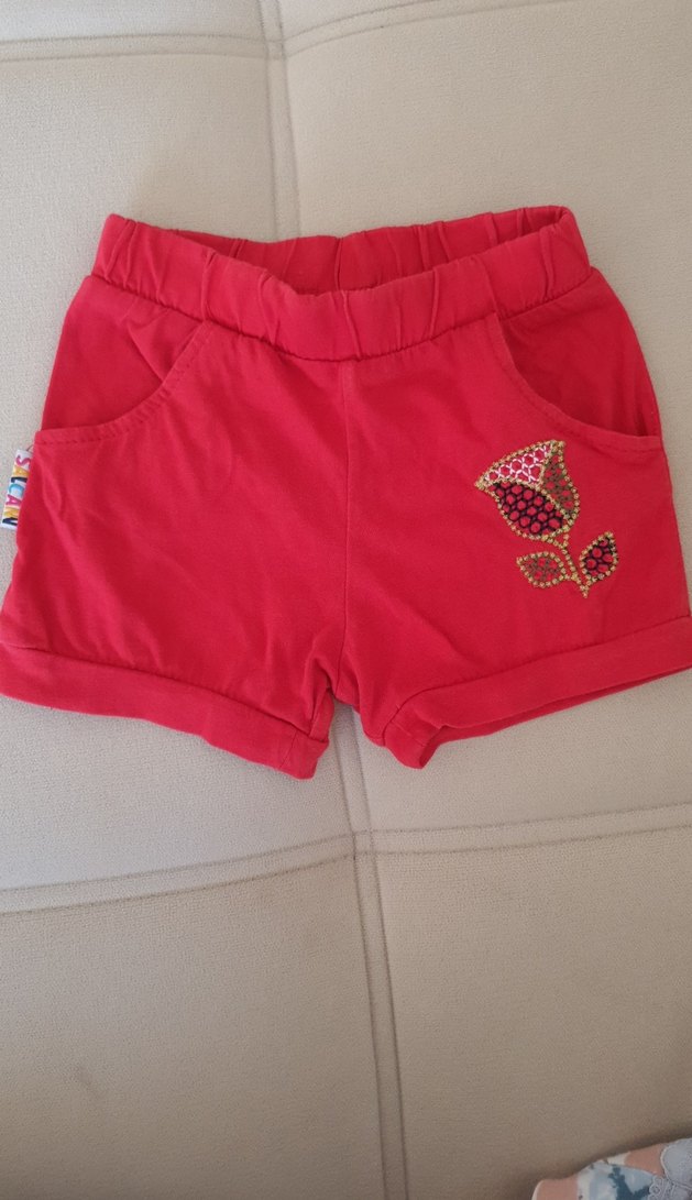 Kız Çocuk Kırmızı Nakışlı Payetli Şort - Görsel 3