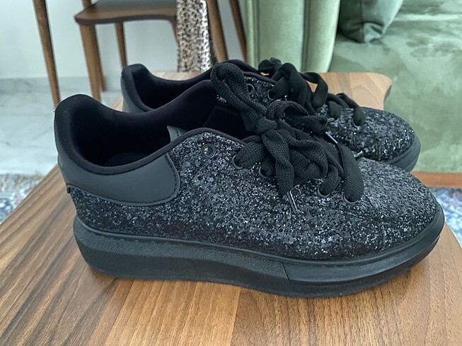 Alexander McQueen Alexander mcquenn