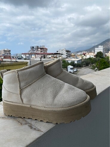 Ugg Ugg bot