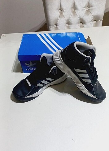 Adidas 36.5 bot