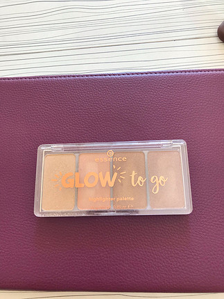 essence glow to go highlighter palet