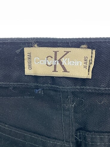 30 Beden siyah Renk Calvin Klein Jean / Kot %70 İndirimli.