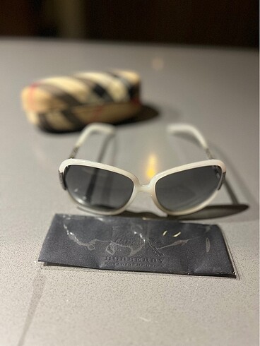 Burberry Kadın Beyaz Güneş Gözlüğü