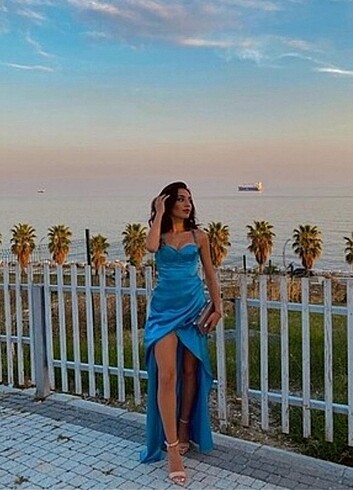 Çok sık gece elbisesi