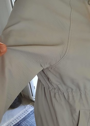 Gri Kapüşonlu Rahat Kesim Kadın Yağmurluk - Görsel 5