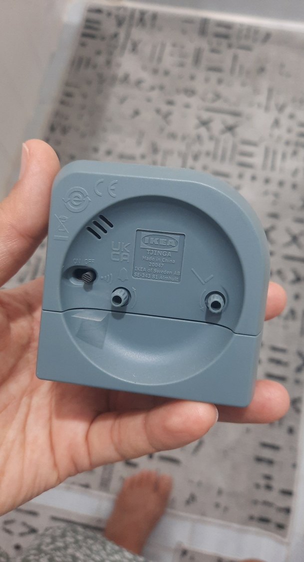 Gri Masa ve Duvar Saati - Görsel 2