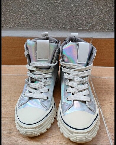 LC Waikiki Disney bot
