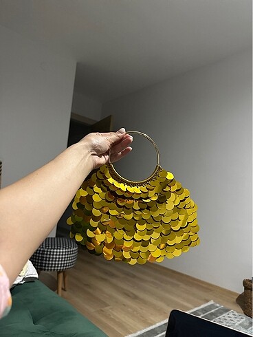 Gold pullu metal saplı çanta