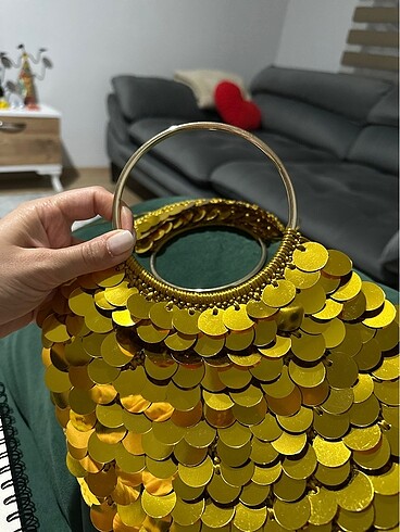 Zara Gold pullu metal saplı çanta