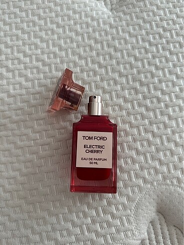 Tom Ford Orijinal Tom Ford electric cherry parfüm