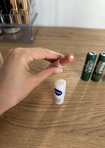 Beden NIVEA flormar ruby kisses lip balm